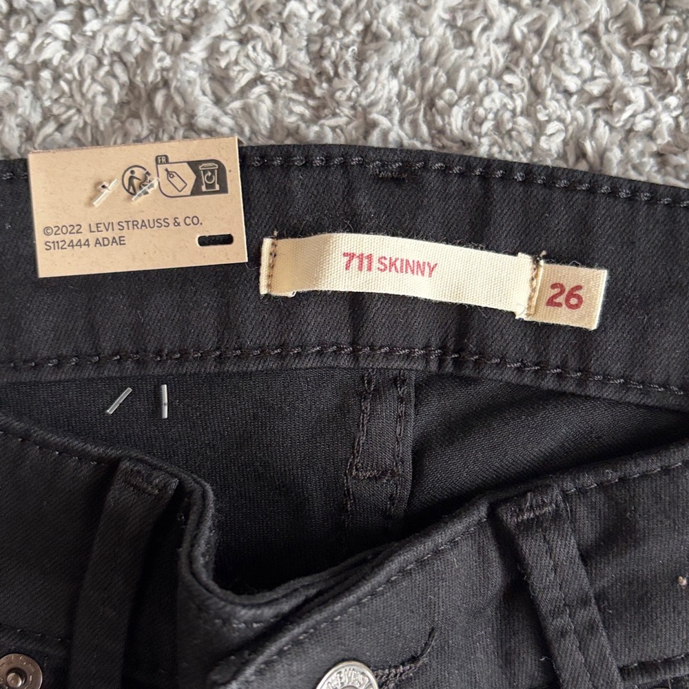 ✨$25✨Levi's 711 Skinny Jeans |Black | 2 Short | W26 L28  NWT - Picture 5 of 10